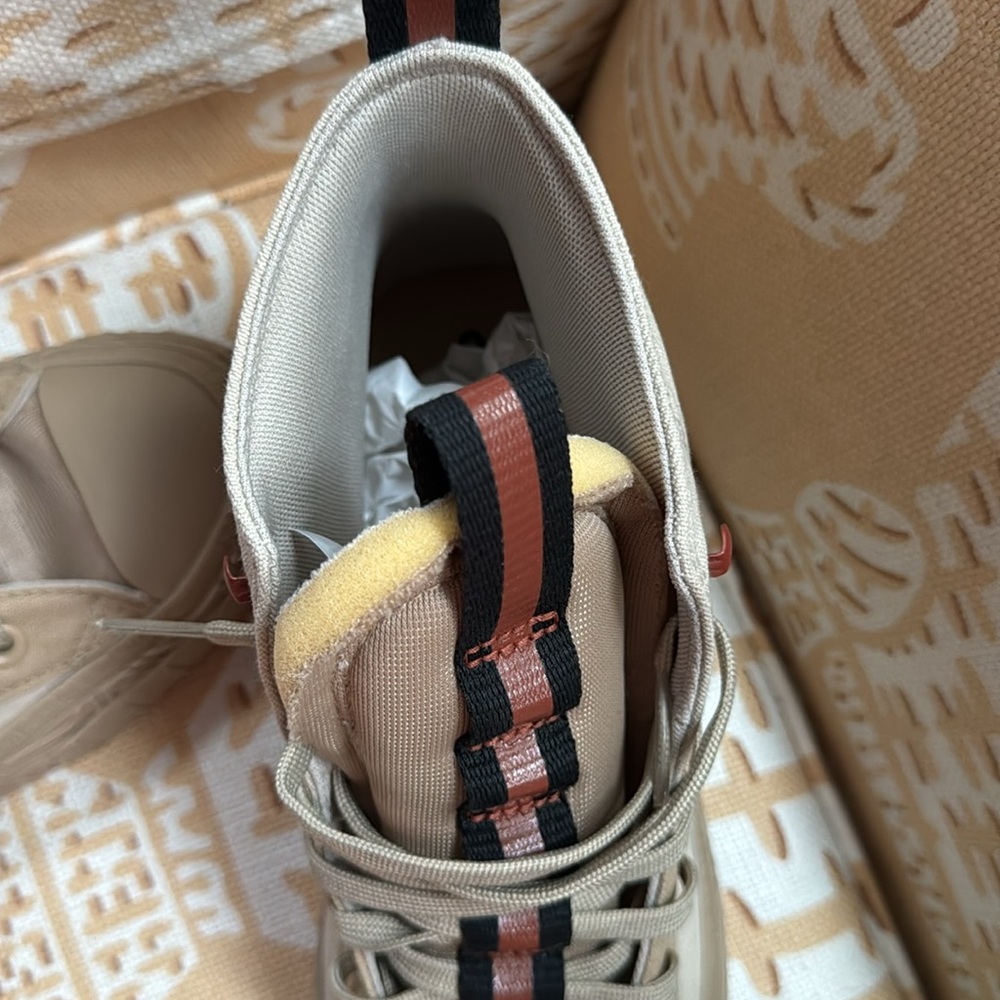 Men’s Converse Sneakers NWOT - Picture 5 of 9